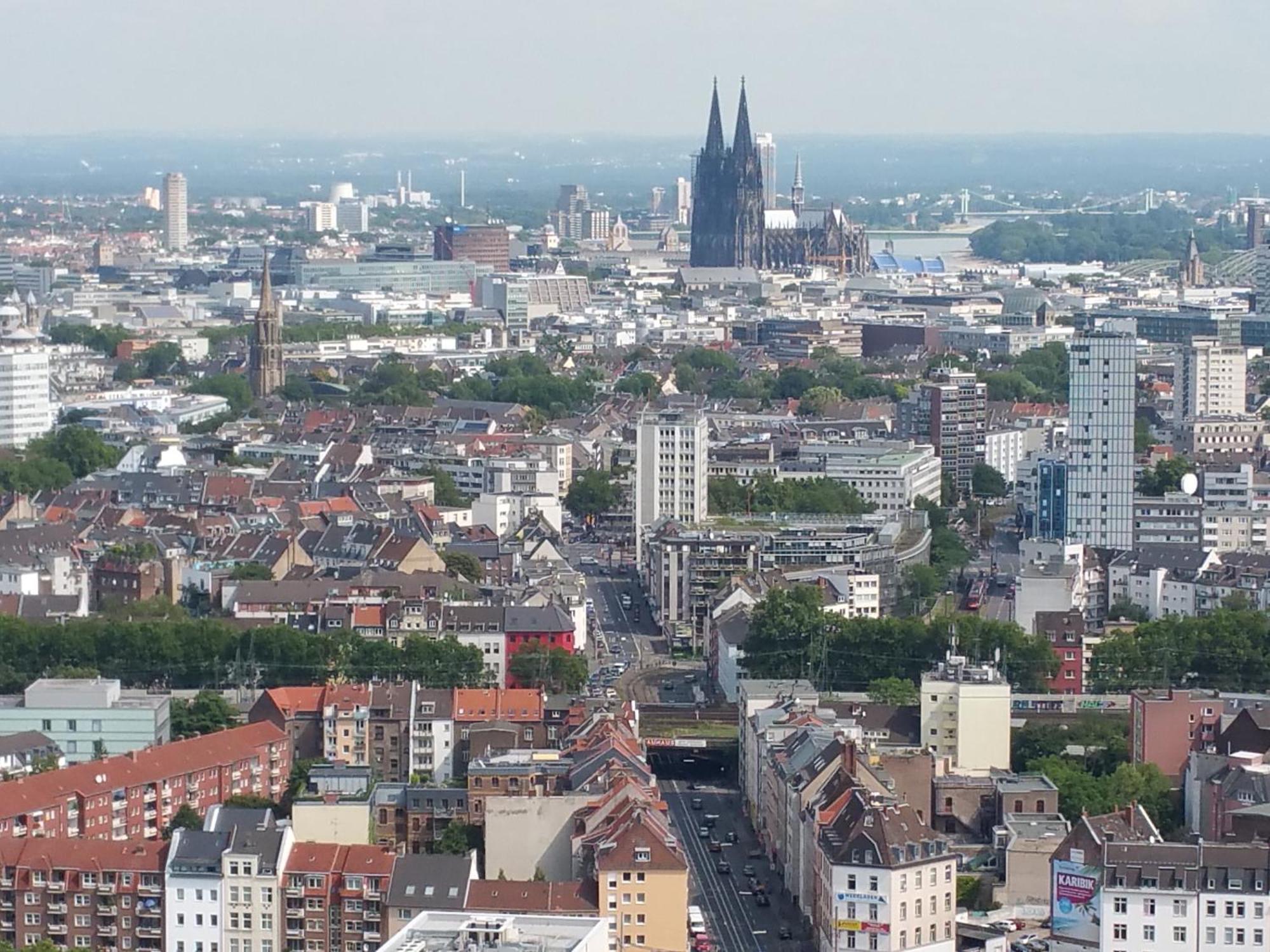Design Sleepy Cologne Aparthotel Bagian luar foto